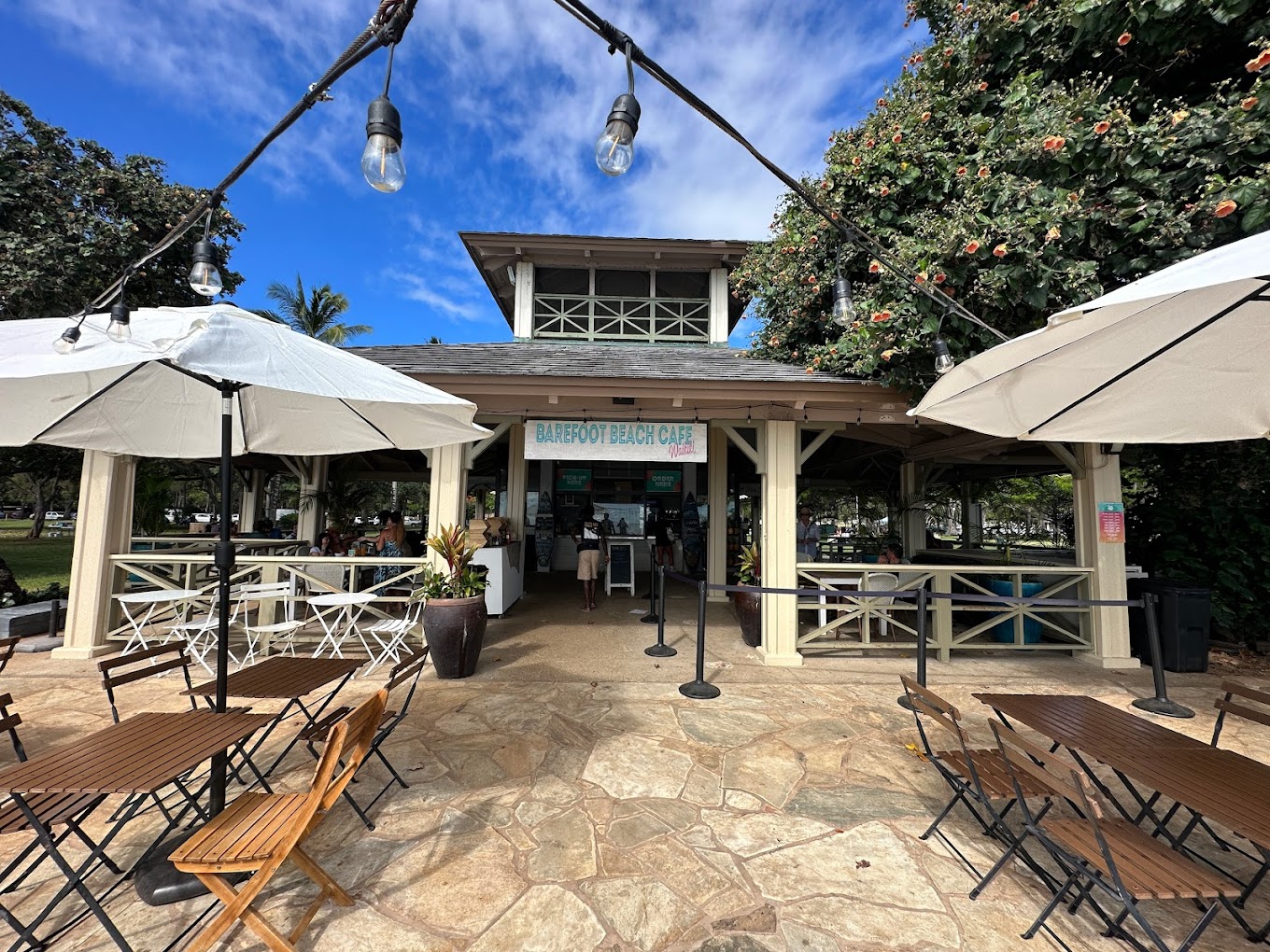 Tables outside the Barefoot Beach Cafe in Waikiki